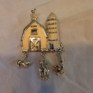 2/20$ Vintage Gold Barn and Farm Brooch